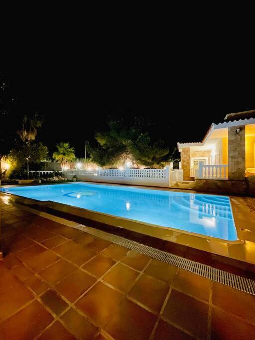 Villa Con Piscina Gigante Sant Francesc de s'Estany エクステリア 写真